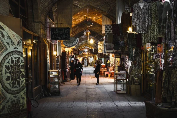 イスファハン、イラン - 2016 年 10 月 6 日: 伝統的なイランのお土産 — ストック写真