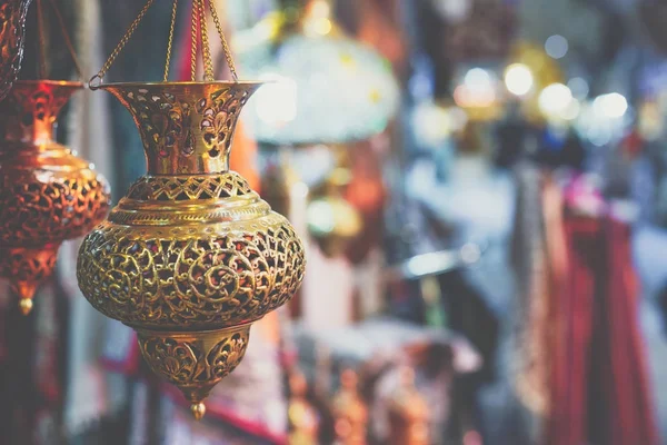 伊朗传统市场 (集市) 金属 souvenires。伊斯法罕, 我 — 图库照片
