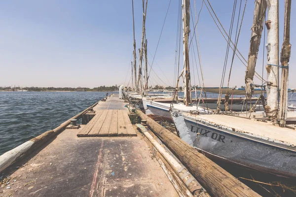 ASWAN, EGYPT - MARCH 25, 2017: Felucca (river boat) on the Nile, — Stock Photo, Image