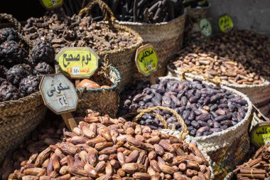 Geleneksel baharat otlar ve baharatlar Aswan, Mısır'ın Bazaarı.