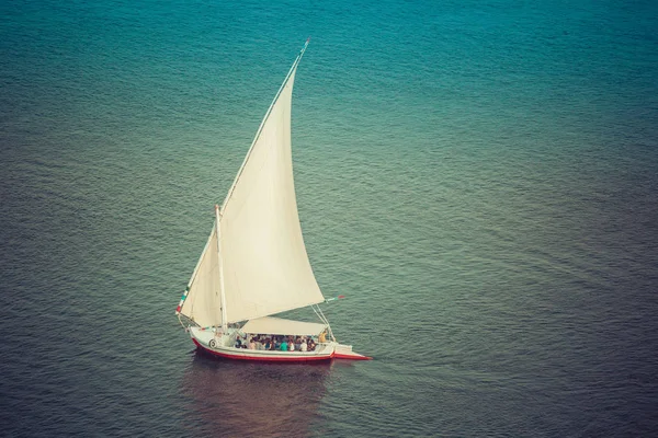 ASWAN, EGYPT - MARCH 25, 2017: Felucca (river boat) on the Nile, — Stock Photo, Image