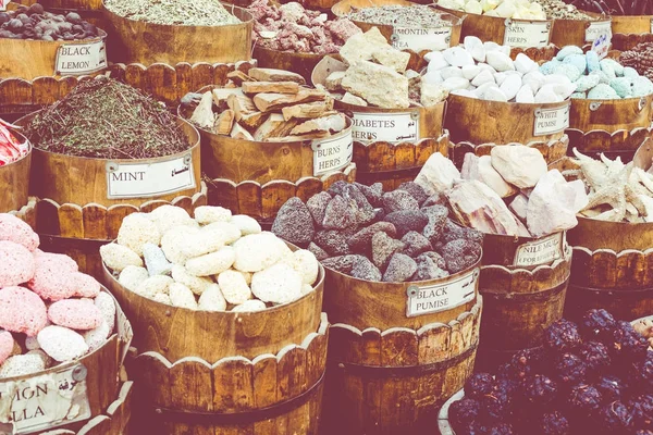 Hagyományos, fűszereket bazaar, gyógynövények és fűszerek, Aswan, Egyiptom. — Stock Fotó