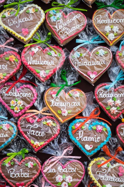 Gingerbread Hearts no mercado polonês de Natal. Cracóvia. Marca de Natal — Fotografia de Stock