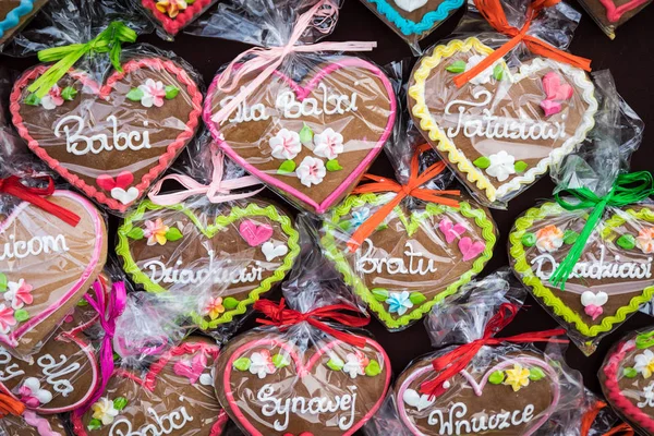 Gingerbread Hearts no mercado polonês de Natal. Cracóvia. Marca de Natal — Fotografia de Stock