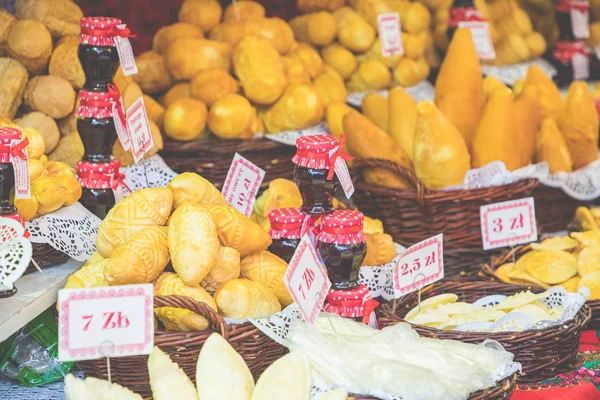 Traditional polish smoked cheese oscypek on christmas market in — Stock Photo, Image