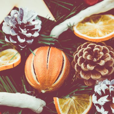 Noel kuru meyve süslemeleri Noel pazarında