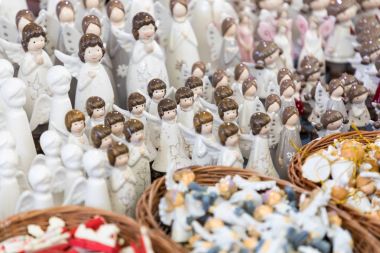 El yapımı Noel süsleri Cracow bir Noel pazarında, 