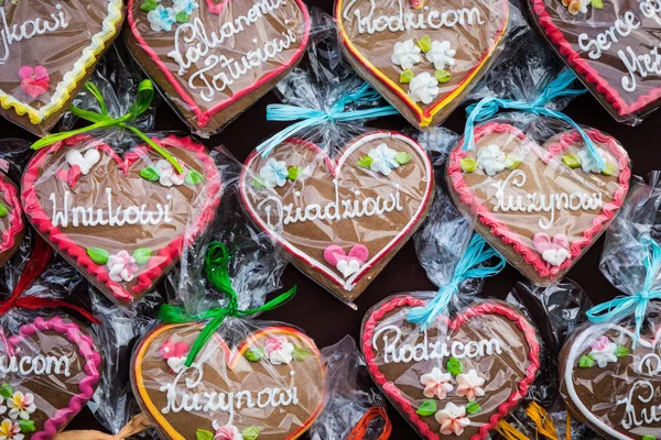 Cuori di pan di zenzero al mercatino di Natale polacco. Cracovia. Marchio di Natale — Foto Stock