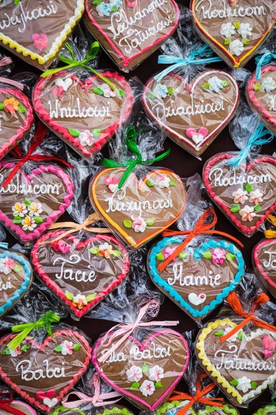 Cuori di pan di zenzero al mercatino di Natale polacco. Cracovia. Marchio di Natale — Foto Stock