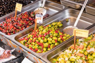 Marine sarımsak, baharatlar ve zeytin provencal Caddesi üzerinde Pazar ben
