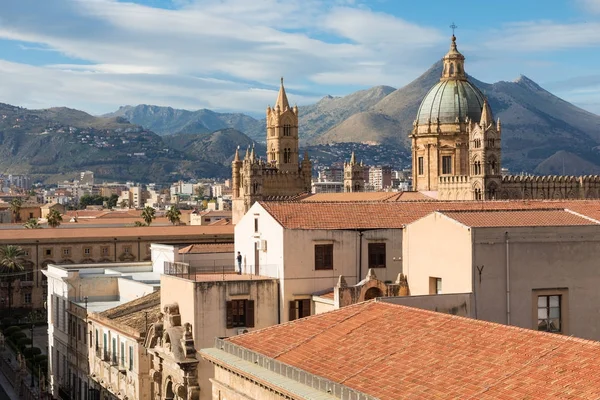 Panorama de la ciudad de Palermo en Sicilia, Italia — Foto de Stock