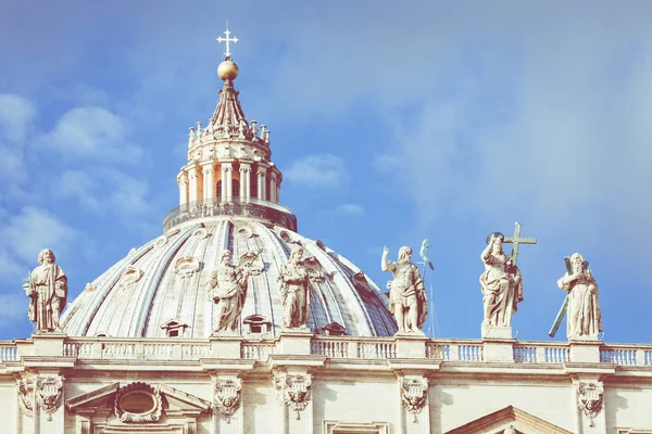 Detail van het paleis van het Vaticaan, "De koepel". Uitzicht op Piazza — Stockfoto