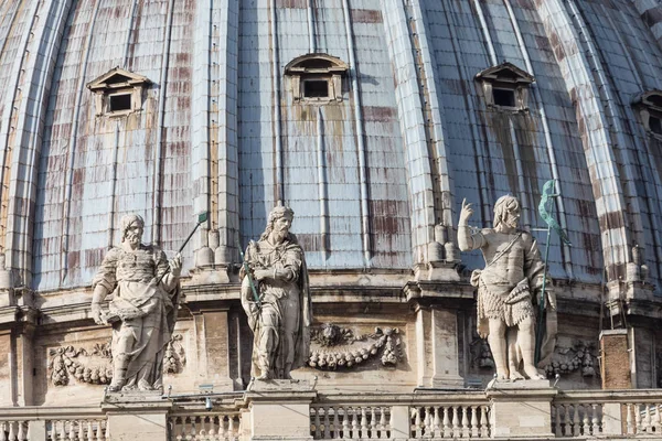 Detail of the Palace of the Vatican, "The Dome". View of Piazza — Stock Photo, Image