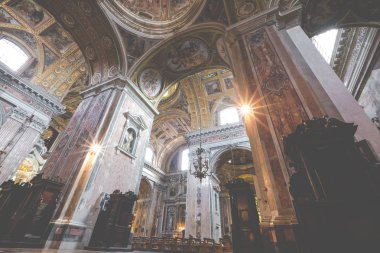 Napoli, İtalya, Aralık 02,2017: yukarıda Gesu N güzel tavan
