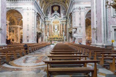 Napoli, İtalya, Aralık 02,2017: yukarıda Gesu N güzel tavan