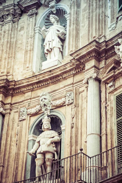 Piazza Quattro aski Palermo'da bir görüntü. Sicilya — Stok fotoğraf