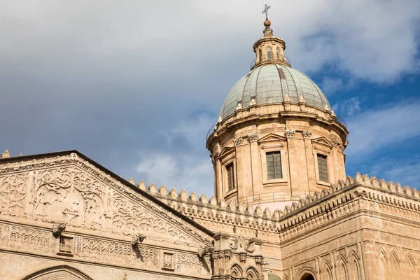 Palermo székesegyház pedig a római katolikus katedrális templom — Stock Fotó