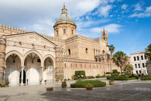 De kathedraal van Palermo is de kathedraal kerk van de rooms-katholieke — Stockfoto
