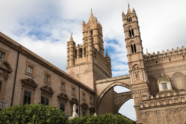 De kathedraal van Palermo is de kathedraal kerk van de rooms-katholieke — Stockfoto