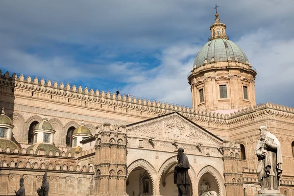 Palermské katedrály je katedrální kostel římský katolík — Stock fotografie