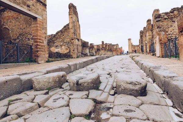 Die berühmte antike Stätte von Pompeji in der Nähe von Neapel. Es war komplett — Stockfoto