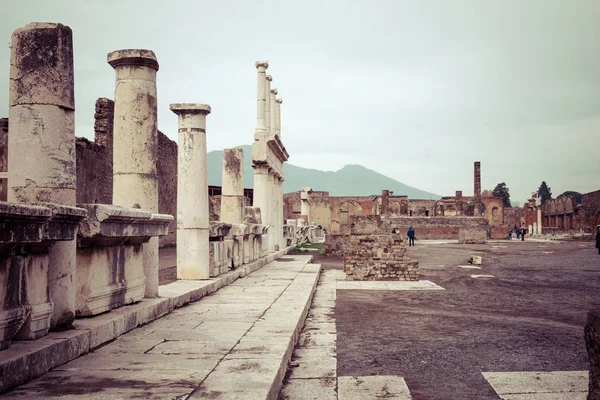 Die berühmte antike Stätte von Pompeji in der Nähe von Neapel. Es war komplett — Stockfoto