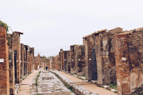 Die berühmte antike Stätte von Pompeji in der Nähe von Neapel. Es war komplett — Stockfoto