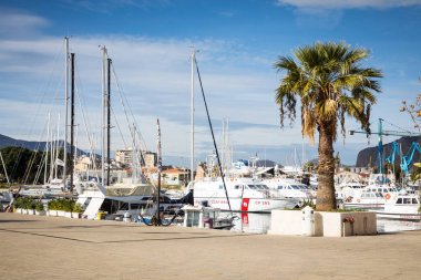Palermo, İtalya - 29 Kasım 2017: Tekneler ve yatlar L Park