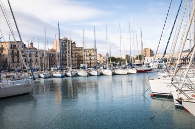 Palermo, İtalya - 29 Kasım 2017: Tekneler ve yatlar L Park