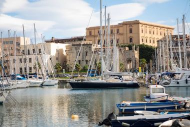 Palermo, İtalya - 29 Kasım 2017: Tekneler ve yatlar L Park