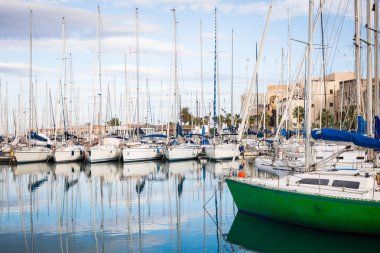 Palermo, İtalya - 29 Kasım 2017: Tekneler ve yatlar L Park