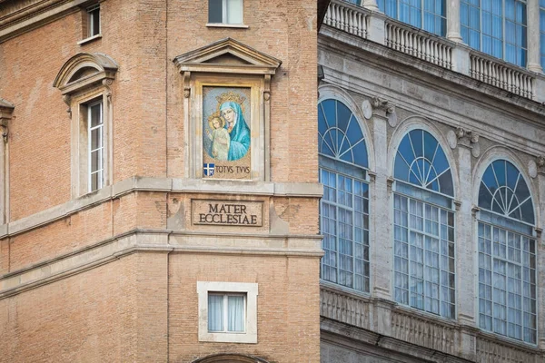 Dettaglio del Palazzo del Vaticano, "La Cupola". Veduta di Piazza — Foto Stock
