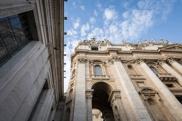 "돔" 바티칸의 궁전의 세부 사항. 광장의 보기 — 스톡 사진