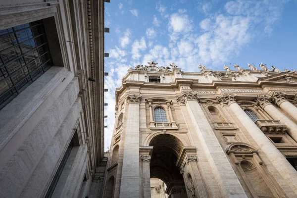 Detail van het paleis van het Vaticaan, "De koepel". Uitzicht op Piazza — Stockfoto