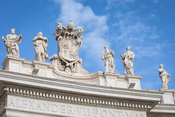 Detail of the Palace of the Vatican, "The Dome". View of Piazza — Stock Photo, Image