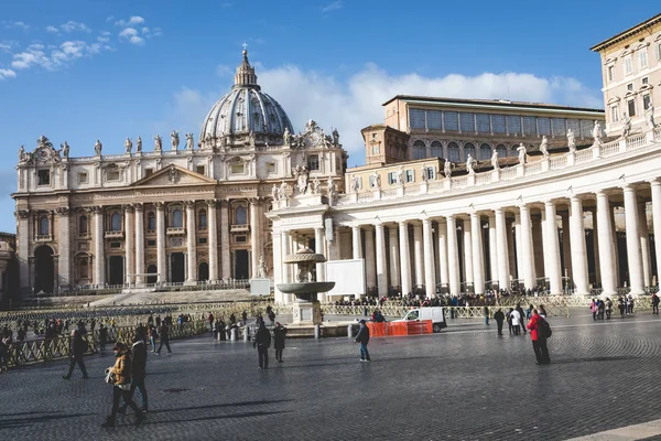 Detail van het paleis van het Vaticaan, "De koepel". Uitzicht op Piazza — Stockfoto