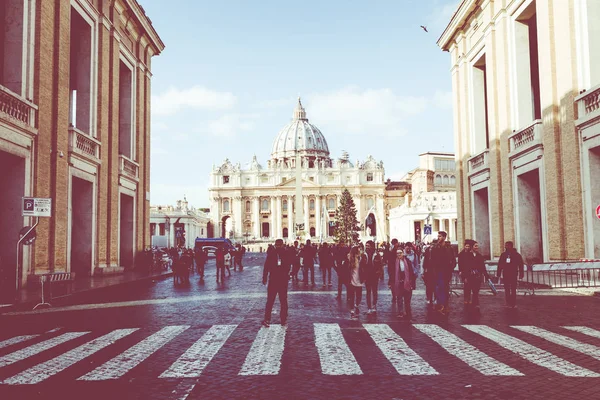Detail of the Palace of the Vatican, "The Dome". View of Piazza — Stock Photo, Image