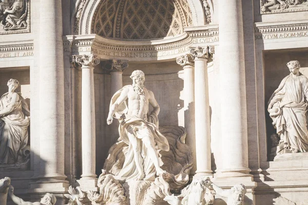 Rome, Italy. One of the most famous landmarks - Trevi Fountain ( — Stock Photo, Image