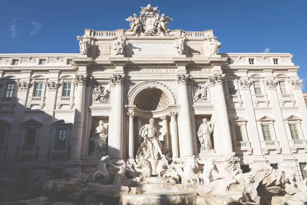 Rome, Italy. One of the most famous landmarks - Trevi Fountain ( — Stock Photo, Image