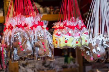 Alman Noel pazarında gingerbread kalpler. Berlin, Münih. T