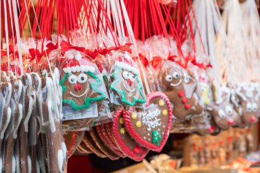 Alman Noel pazarında gingerbread kalpler. Berlin, Münih. T