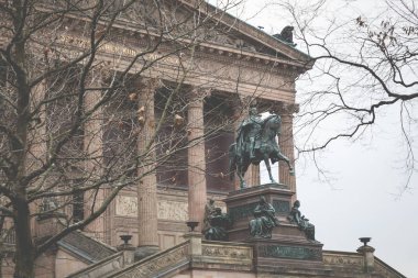 Alte Nationalgalerie (eski National Gallery) üzerinde dış görünümü 