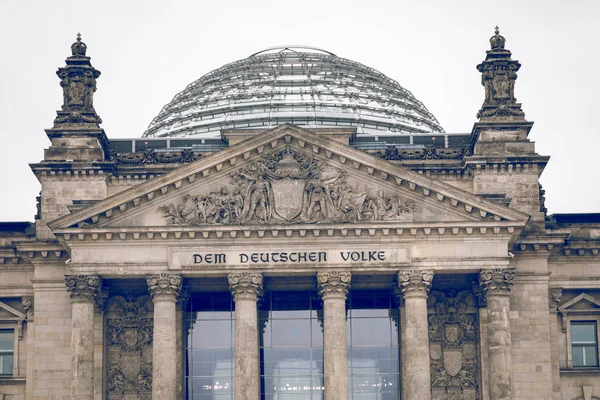 Edificio del Reichstag, sede del Parlamento alemán (Deutscher Bun — Foto de Stock