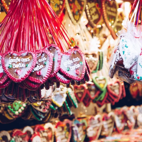 Corazones de jengibre en el Mercado Alemán de Navidad. Berlín. Tradición —  Fotos de Stock