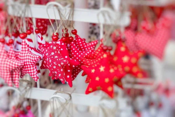 Barevné dekorace na vánoční trh — Stock fotografie