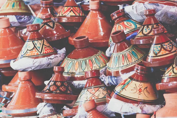 Auswahl sehr farbenfroher marokkanischer Tajine. Traditionsgericht, m — Stockfoto