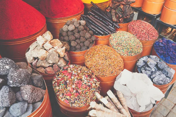 Selection of spices on a traditional Moroccan market (souk) in M — Stock Photo, Image