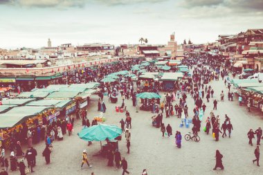 Marakeş, Fas - 17 Aralık 2017: Jamaa el Fna market Öf