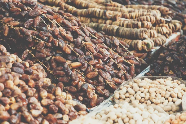 Trockenfrüchte auf dem Markt von Marrakesch ausgestellt — Stockfoto