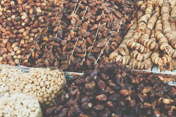 Frutos secos expostos no mercado de Marraquexe — Fotografia de Stock